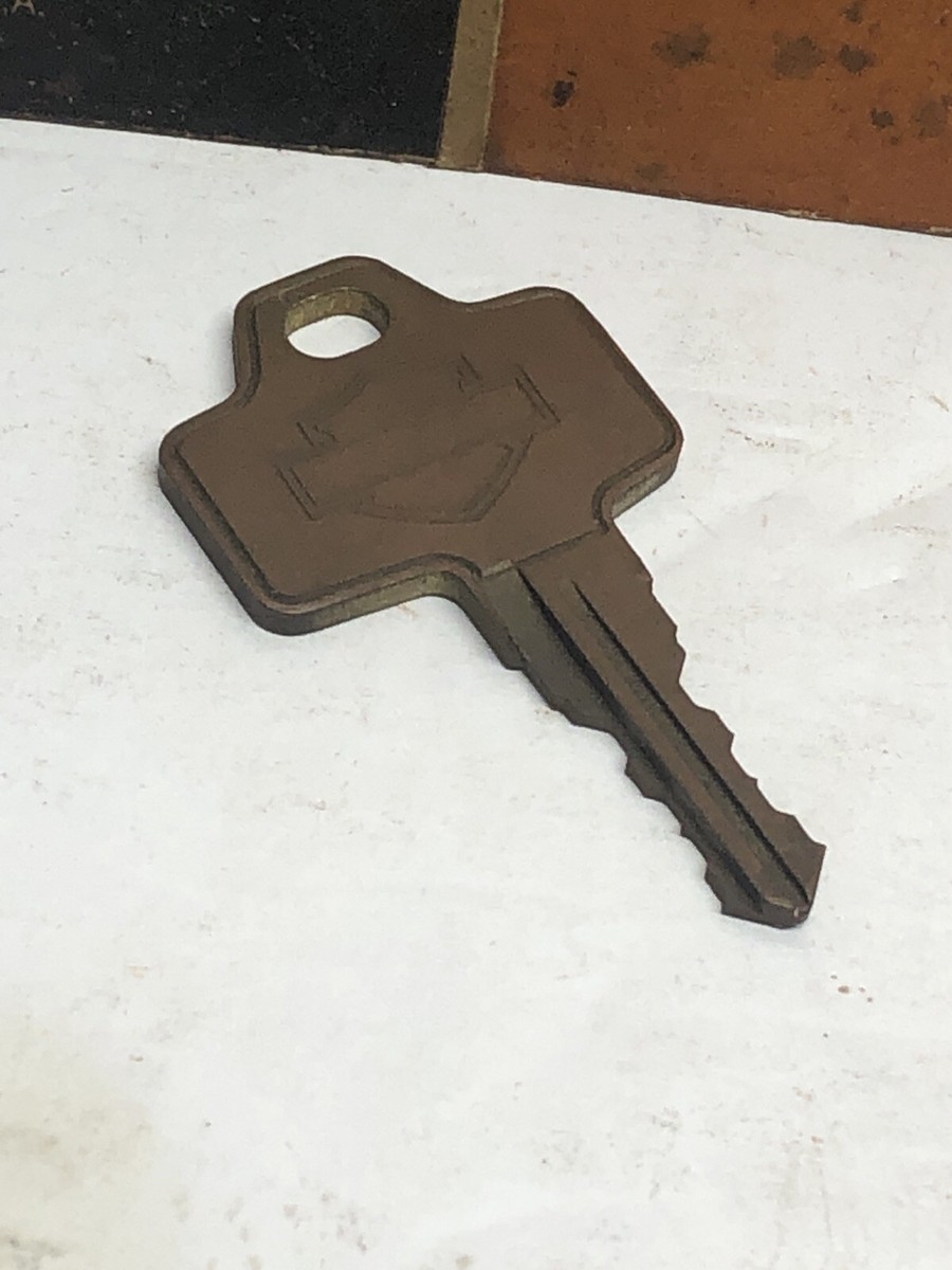Harley-Davidson Key OEM 48152-82 (?) Key #HD68 86 FXRD FXRT