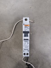 MERLIN GERIN 32 AMP CURVE C 10kA 100mA RCBO TYPE AC 26868 C60HC32R100