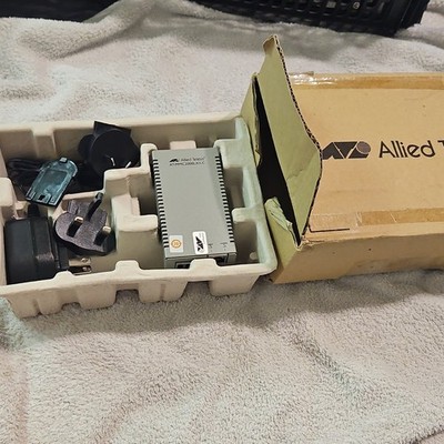 Allied Telesis AT-MMC2000LX/LC Media Converter w/Power Adapter & Intl Plugs New
