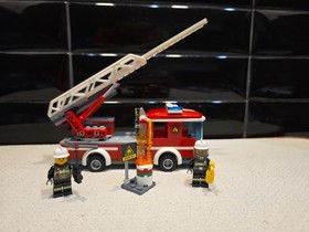 LEGO CITY: Fire Ladder Truck (60107) Complete With Box & Manual Retired 2016