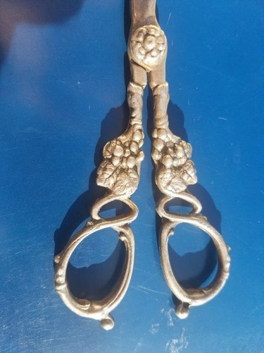 Sterling Silver Grape Shears Scissors with Grapes Motif Design. - Picture 4 of 5