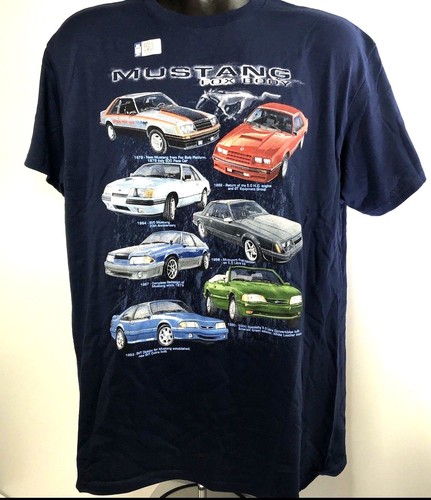 Ford Mustang T-Shirt - Bleu avec Fox Body Generations et emblème/logo poney - Photo 1 sur 3