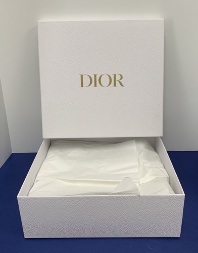 DIOR BOX SET (1)12.5"x12"x4" (1)12"x11"x4" (1)13"x8.5"x4.5" (1)5.5"x5.5"x2.5" - Picture 2 of 5
