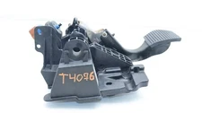 12-19 FIAT 500 2DR HATCHBACK AT BRAKE PEDAL & BRACKET ASSEMBLY T4076