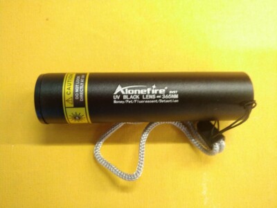 365Nm UV LED Taschenlampe mit USBC Anschluss - Alonefire SV57 - schwarze Linse