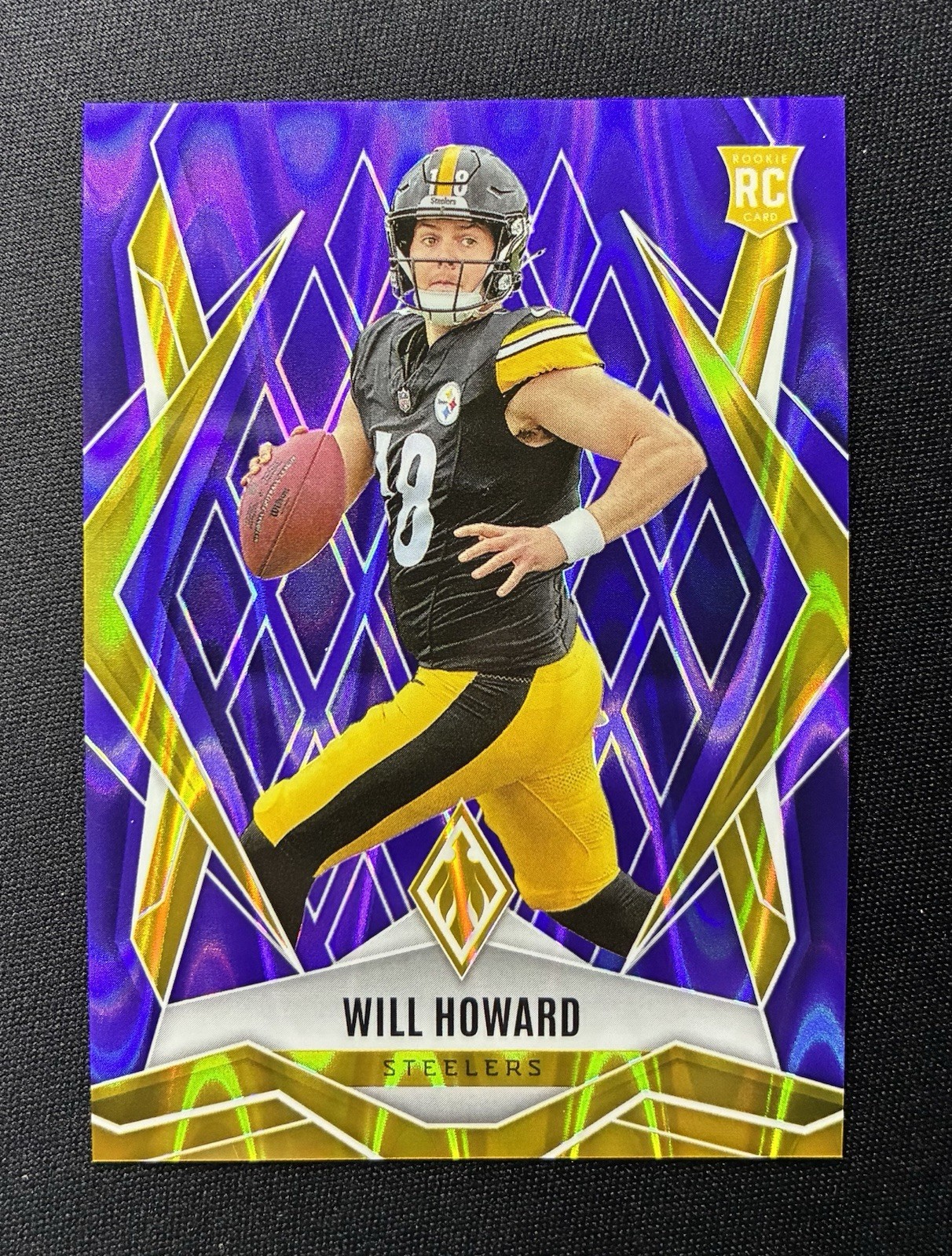2025 Panini Phoenix Purple Seismic Will Howard RC #165 36/49 Steelers