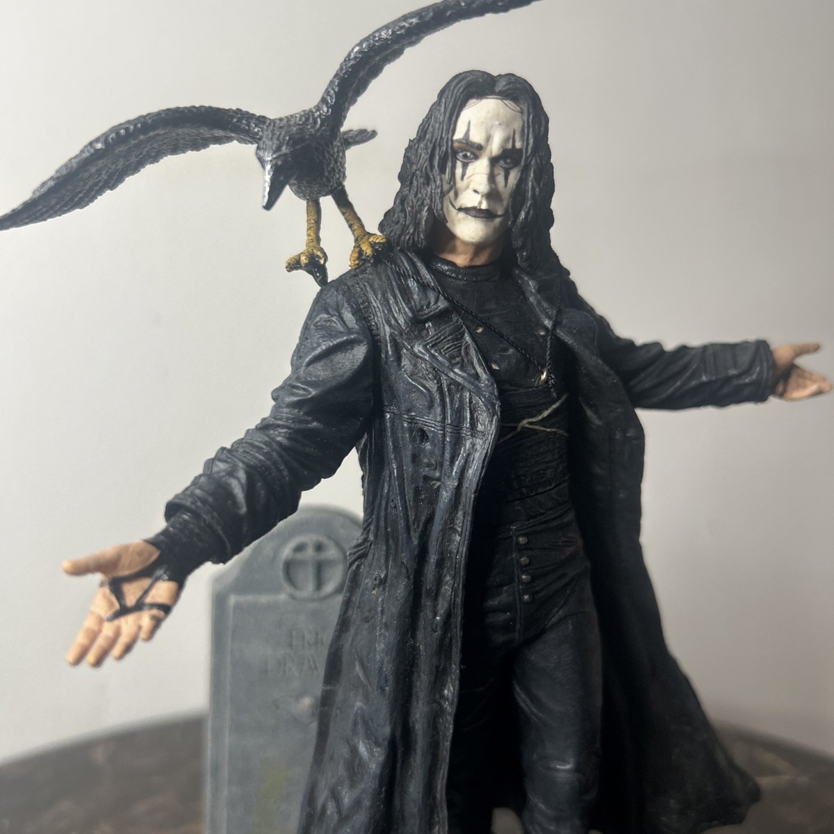 neca the crow スタチュー The Crow : Eric Draven Cult Classics Hall of Fame figure