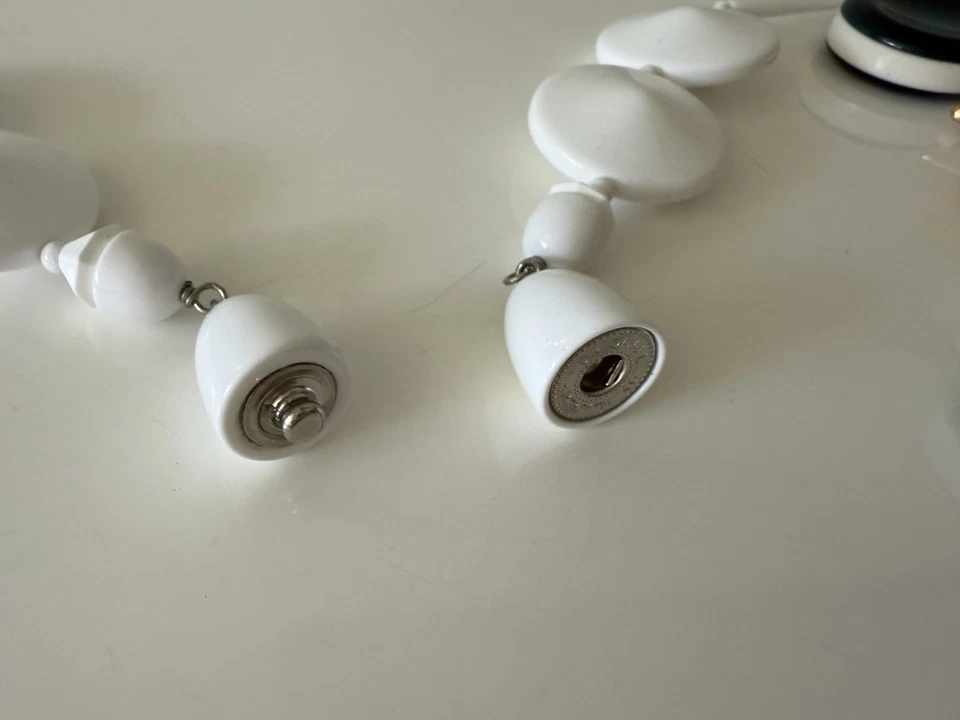 Collar Largo ANGELA CAPUTI Discos Oceanos Cuentas Resina Pez, Dorado/Azul/Blanco Foto 2 de 4