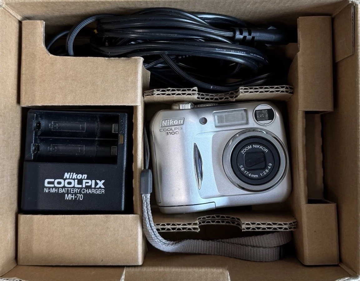 Nikon COOLPIX 3100/880×2/3700/885/4200 Nikon COOLPIX 3100 3-megapixel digital camera at Crutchfield