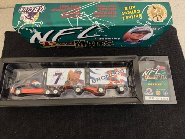 1998 White Rose Team Mates QB Club Denver Broncos John Elway Truck and Card