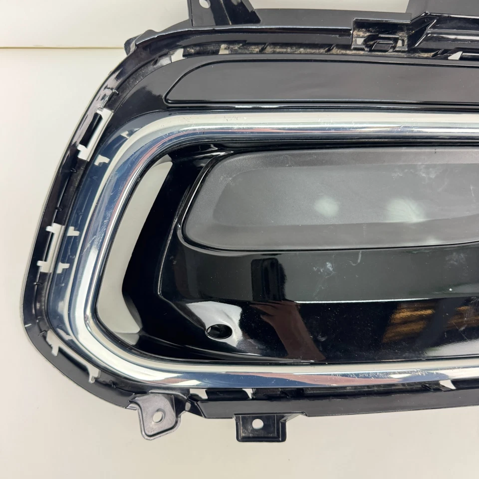 Front Right Fog Light Cover Lamp Bezel Trim for 2017 2018 Hyundai Santa Fe Sport - Image 3 of 4