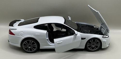 JAGUAR XKR-5 1:24 WHITE DIE-CAST MODEL CAR BY BBURAGO RARE FIND - Picture 11 of 12