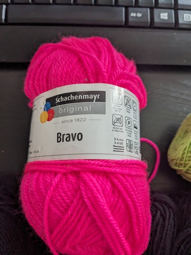 Strickwolle Restposten Schwarz, Braun, Grün, Pink, Gelb 400g - Bild 3 von 5