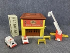 Vtg 1980 Little People Fisher Price Play Family Fire Station & Accessories #928
