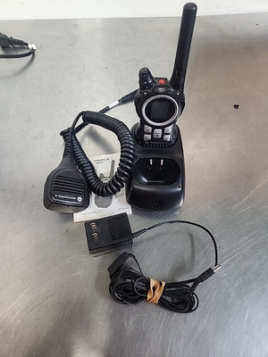 Motorola MR350R Talkabout 2-Way Radio 35m Walkie Talkie w/ PMMN4073AL handheld