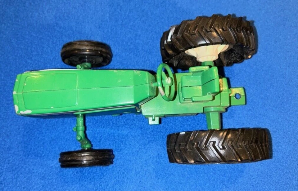 ERTL Green Farm Tractor Wide front Tires 18-4-34 Allis Chalmers Sloping Front - Image 2 of 4