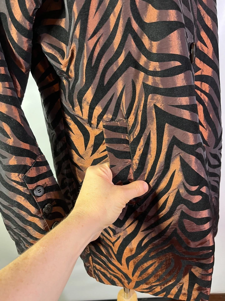 Chaqueta UBU Talla M Rayas Cebra Flocada Botón-Frente Marrón Negro Foto 4 de 4