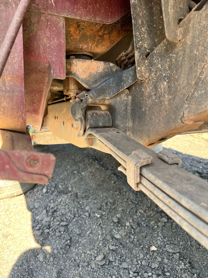 08-14 Conjunto de resorte de hoja trasera de remolque grande Nissan Titan 4x4 lado izquierdo o derecho OEM Foto 2 de 3