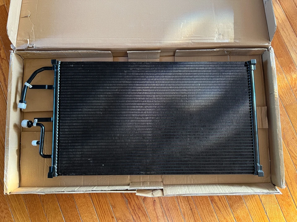 Conjunto condensador de refrigeración aire acondicionado Escalade Tahoe Yukon 52480034 Foto 2 de 4