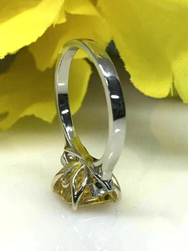 Anillo de compromiso de citrino creado en laboratorio corte Asscher de 3 quilates enchapado en oro amarillo de 14 quilates Foto 2 de 4