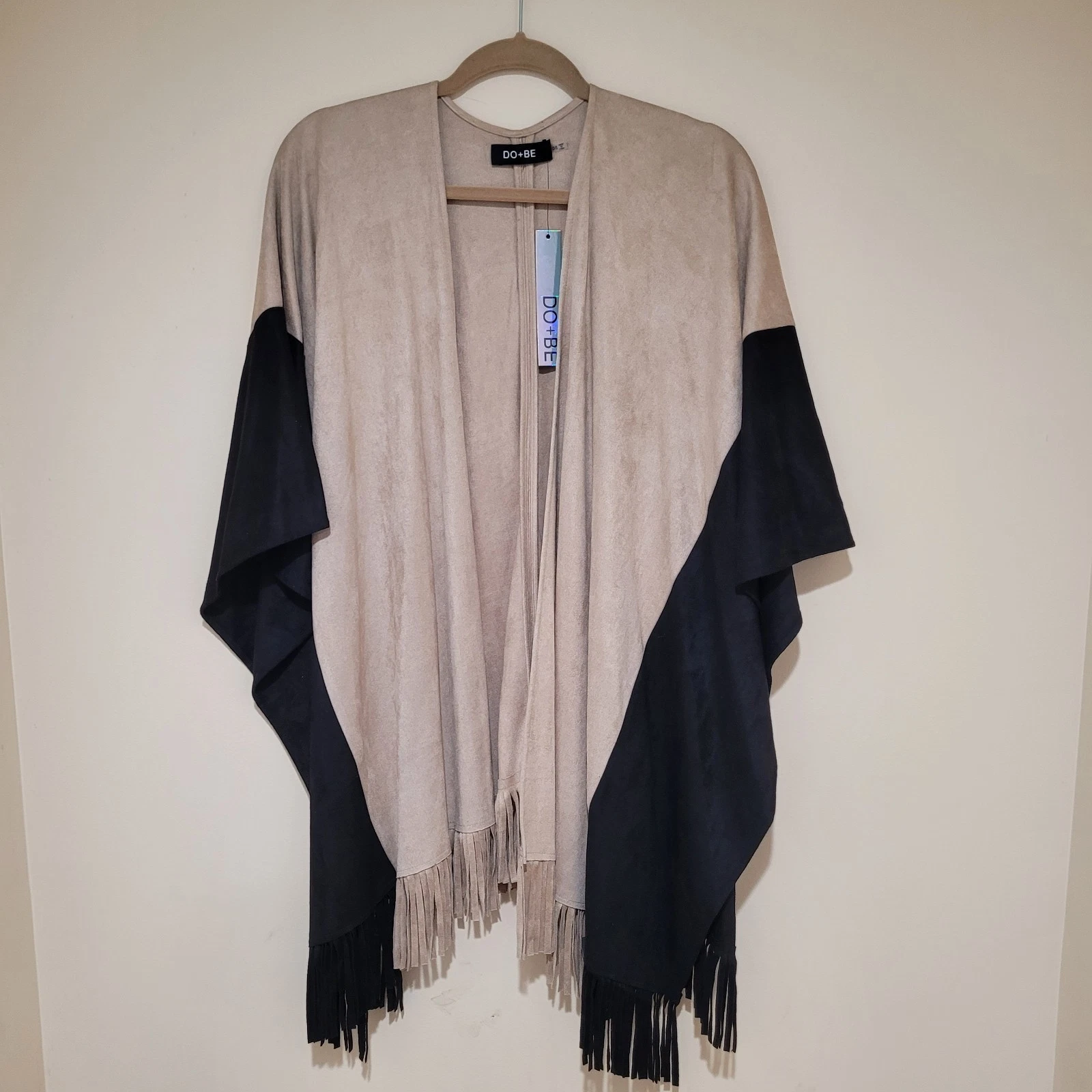 Do + Be Fringe Sweater Shawl Poncho Western Beige Black One Size Overcoat Women
Opens in a new windo