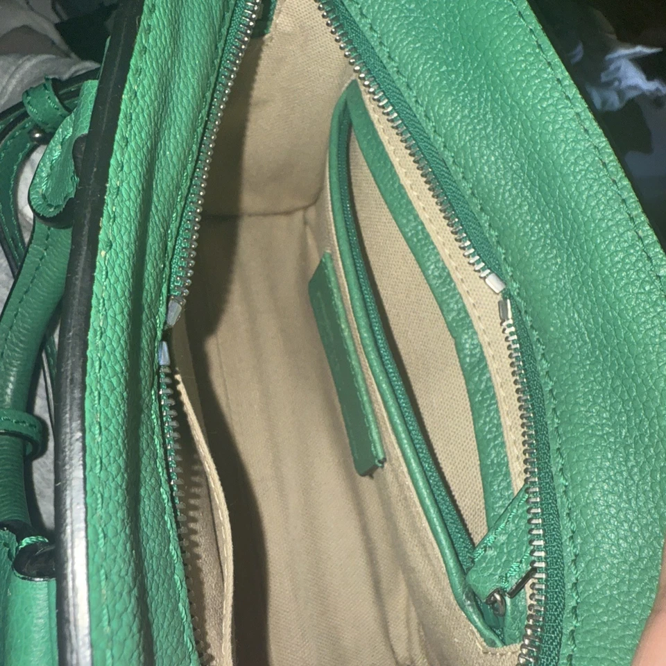 Cartera Alexander McQueen Mini Candado en Cuero Guijarro Verde Foto 4 de 4