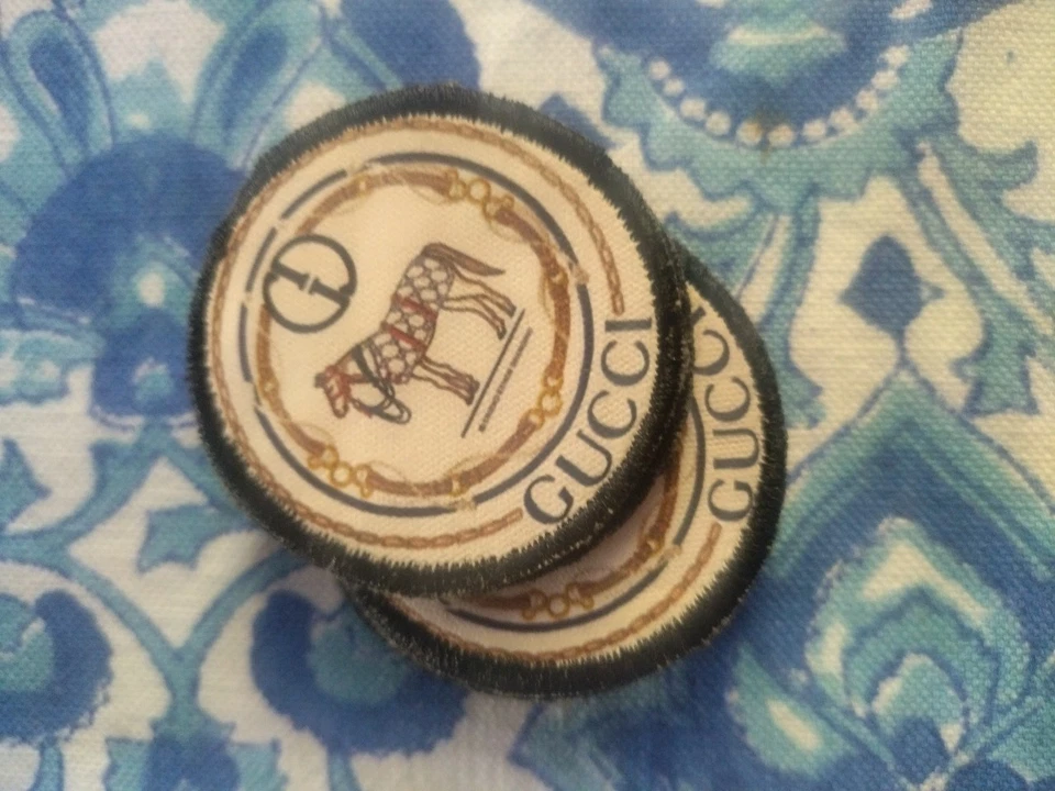 Gucci Stemma.misura 5x5 cm  - Immagine 3 di 4