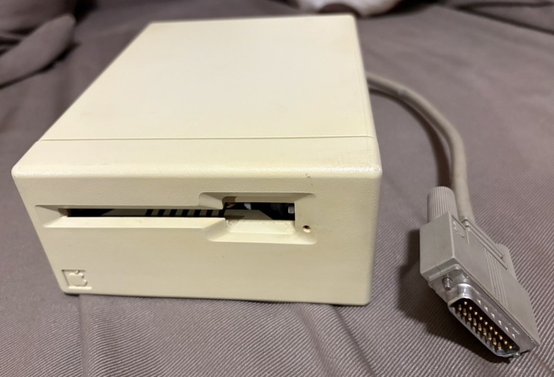 AppleMacintosh M0130 External 400k Floppy Disk Drive for Mac 128K, 512K in BOX