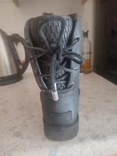 UGG Ladies leather boots With beautiful lace-up detail, Size 5.5 (EU 38)