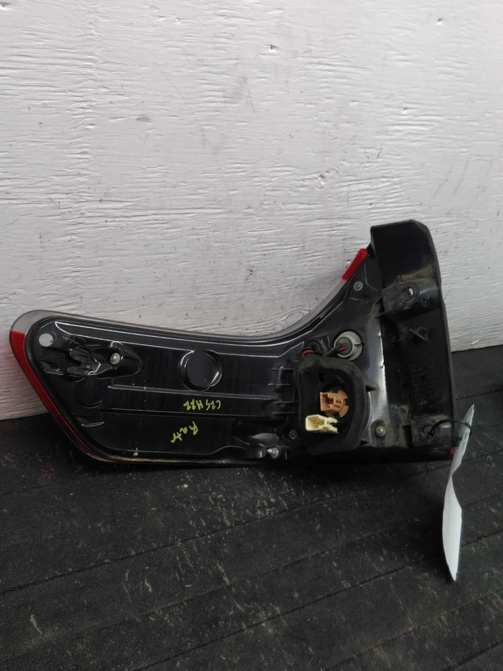 Used Right Tail Light Assembly fits: 2016 Toyota Sienna quarter panel mounted re Foto 3 de 4