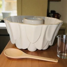 Vintage Shelley Potteries Staffordshire England White Ceramic Mold, 6.5”x3”