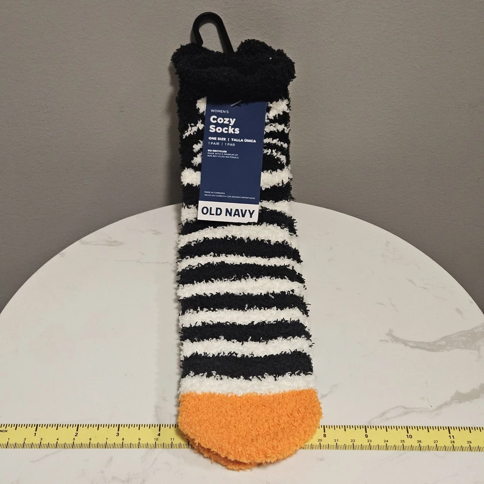 Calcetines acogedores Old Navy para mujer a rayas negras blancas con cara de gato talla única punta naranja Foto 2 de 4