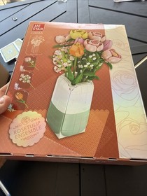 Jie Star JJ9065 RoseTulip Ensemble Building Block Set 1011 PC SEALED Lego Flower
