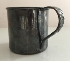 VINTAGE 1968 ONEIDA SILVERSMITHS BABY CHILD CUP MUG FLORAL CURVED HANDLE 2 1/4