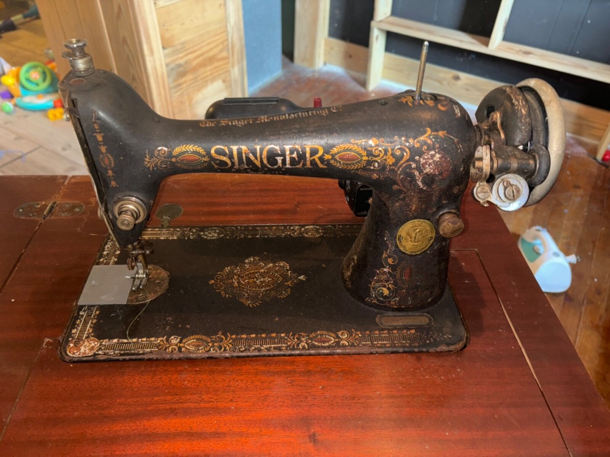 アンテーク＆ビンテージです Vintage Singer 66 Sewing Machine with original table and lamp | eBay