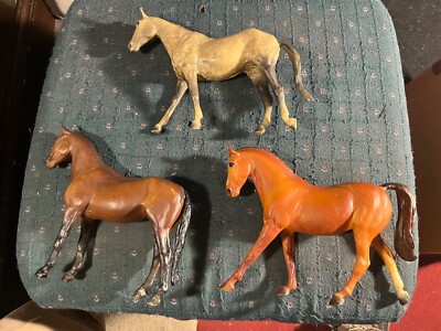 BREYER ANIMAL CREATIONS  U.S. Equestrian Team Horse Set 3035 ONE DAMAGED EAR