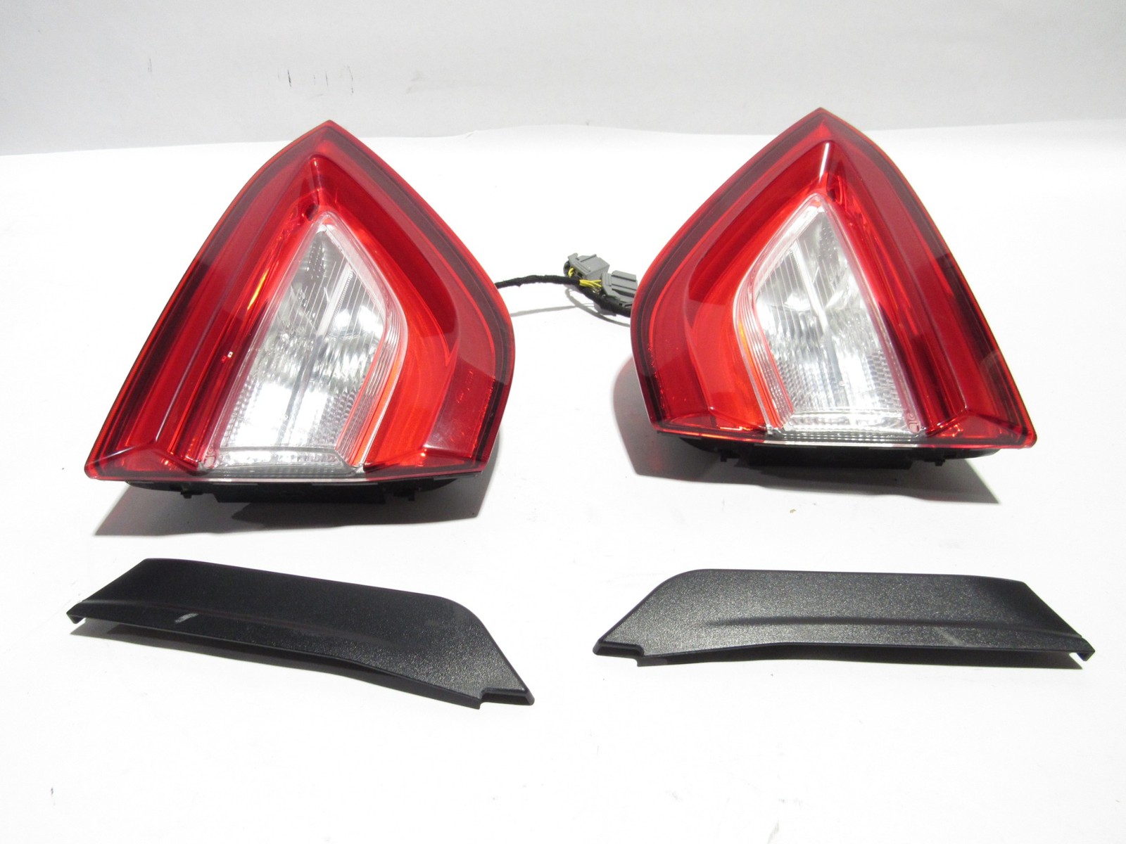 Maserati Levante 2018 Rear Right Left Inner Taillight Light Lamp Set 16-24 ;#4