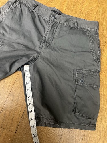 JOHN VARVATOS ~ Pantalones Cortos Carga Para Hombre Verde Frente Plano ~ Talla 33 - Imagen 8 de 8