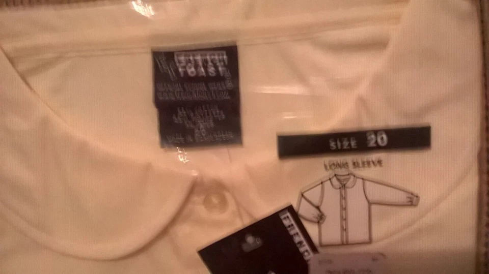 NUEVO CON ETIQUETAS, TALLA 18, CAMISA NIÑA, ROPA ESCOLAR OFICIAL, AMARILLA Foto 2 de 4