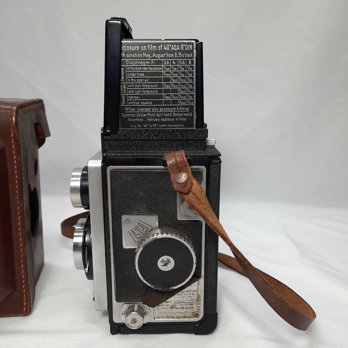 Vintage Ikoflex Zeiss Ikon 1:3,5 f=75mm Camera With Original Vintage Ikoflex Zeiss Ikon 1:3,5 f=75mm Camera With Original