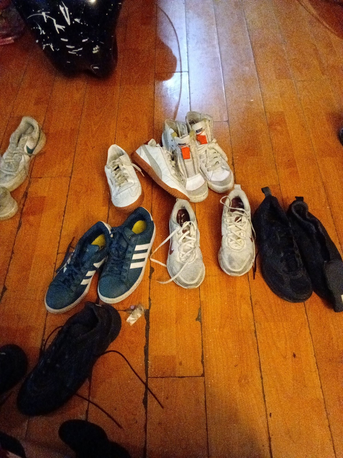 Lot of 10 Pairs Shoes Nike Adidas Puma Mixed Sizes Athletic Sneakers