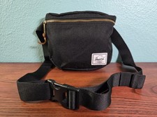 Herschel Supply Co. Settlement Hip Pack Borsa da cintura nera con cerniera oro