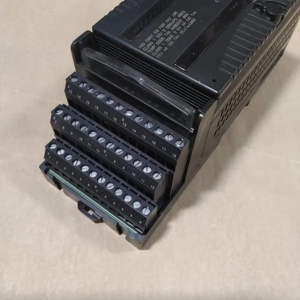 IC200ALG430G GE Fanuc Analog I/O Module W/ IC200CHS022J - Image 2 of 4