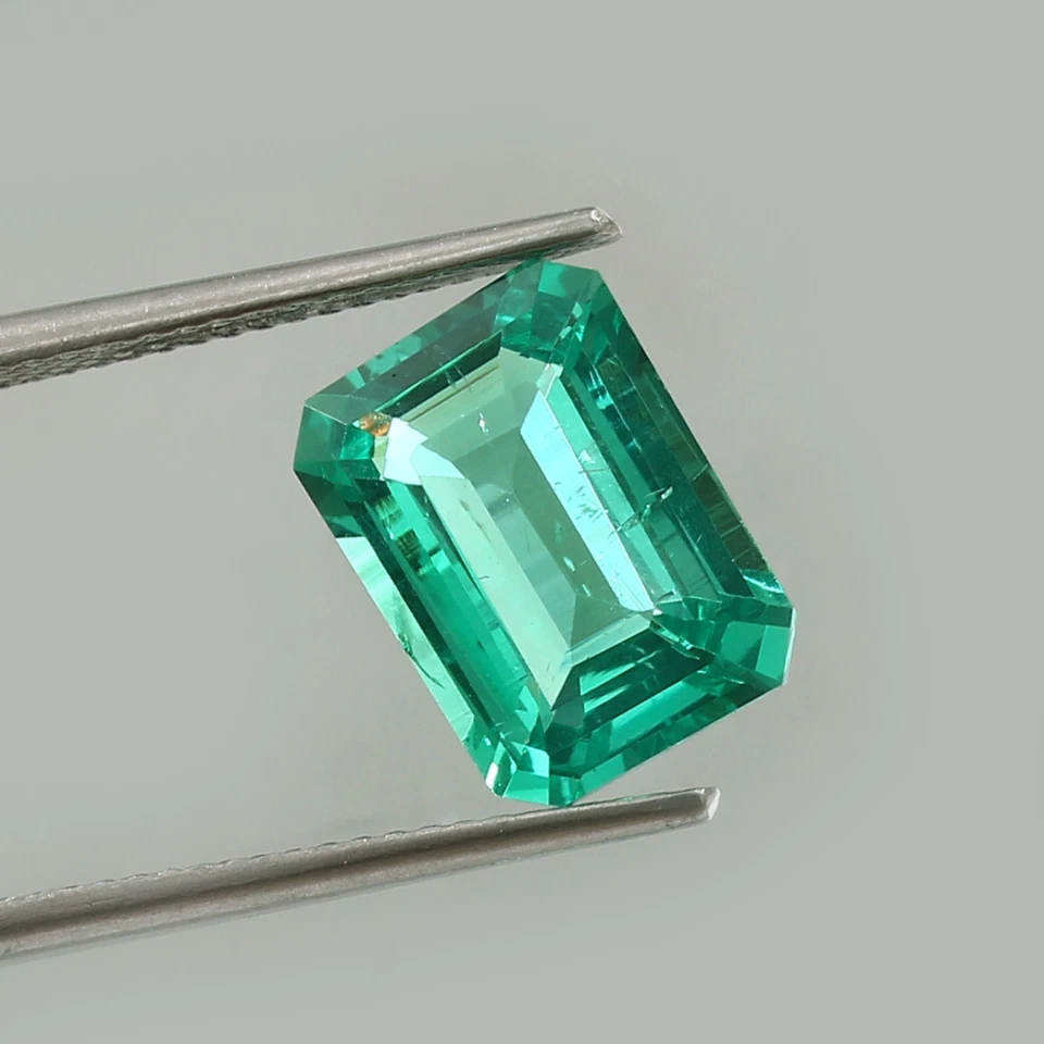 AAA High Quality Lab Grown Colombian Emerald Loose Gemstone Radiant Cut 4.00 CT - Image 3 of 4