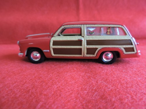 1949 FORD Woody Station Wagon 1:43 Diecast Scale Model - Picture 7 of 15