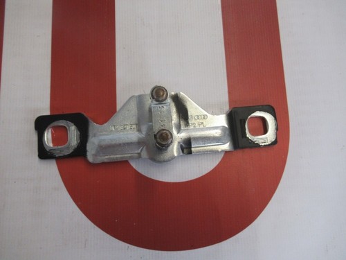 Audi A1 8X Sportback Schliessplatte Schliesshalter Schliessbügel 8P4827507