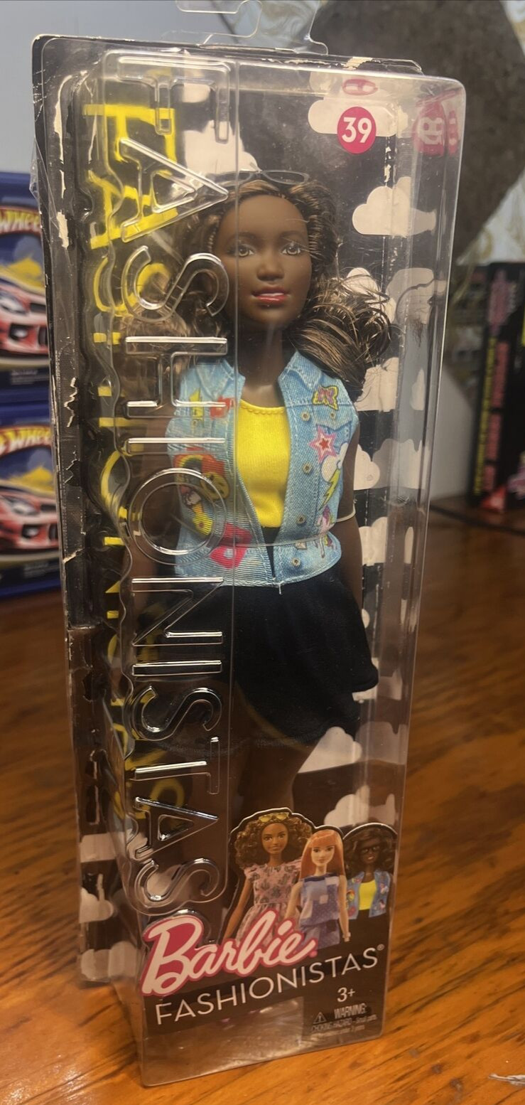 Mattel Barbie Fashionistas #39 Emoji Fun Curvy AA Doll 2016 