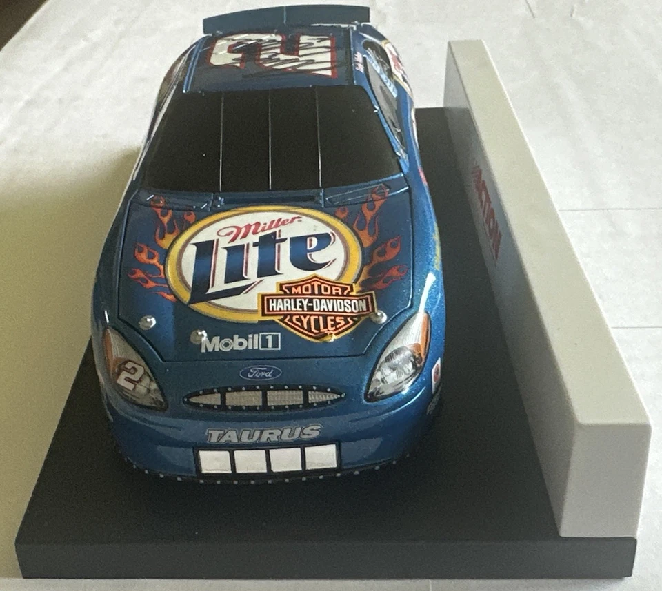 Зарядное устройство Action No2 Rusty Wallace Miller Lite Harley Davidson 2000 подписанное 1:24 - Изображение 3 из 4