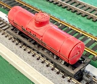 N Scale Arnold Rapido Mobilgas tank car w Rapido couplers
