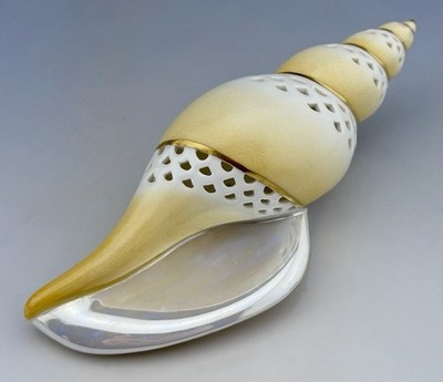   MINT HEREND Pierced 5  Tulip SHELL  Figurine